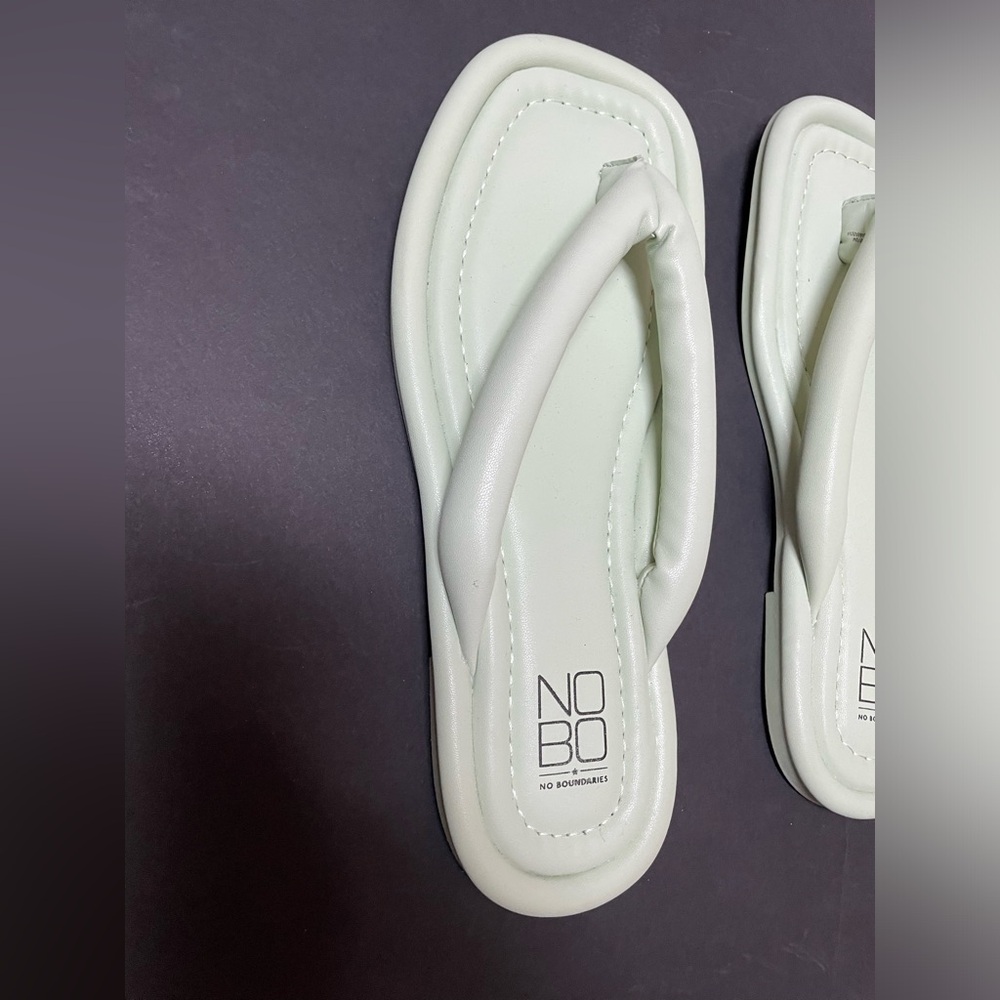 Women’s Mint Green Flip Flop Sandal, size 8 - Picture 4 of 6